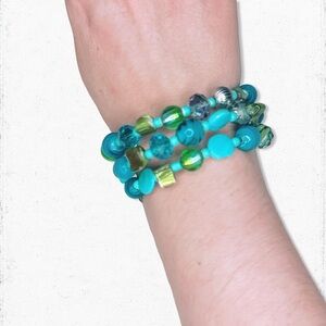 6096gc. Teal and Green Glass Wrap Bracelet